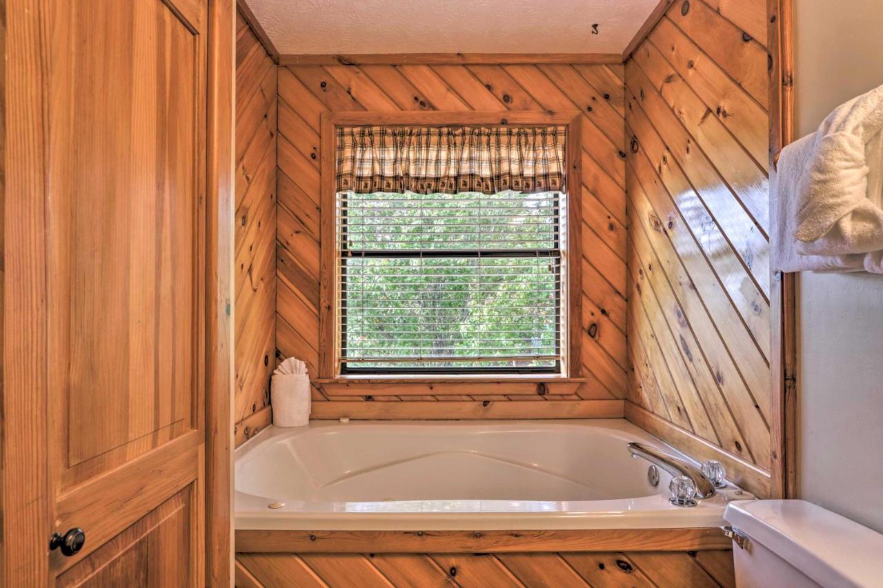 Smoky Mountain Retreat With Hot Tub, Arcade Games Villa Pigeon Forge Exterior photo